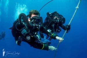Technical Season Pass 150 (FSW) - two divers in rebreather gear pose on the ascent line.